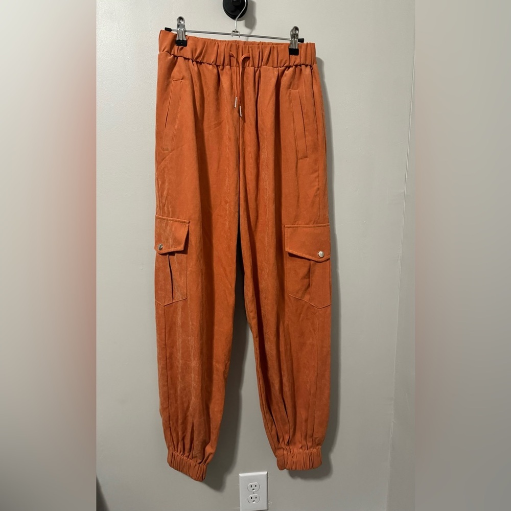 NWT! KENDALL + KYLIE Women's Plus Size Sueded Utility Cargo Jogger